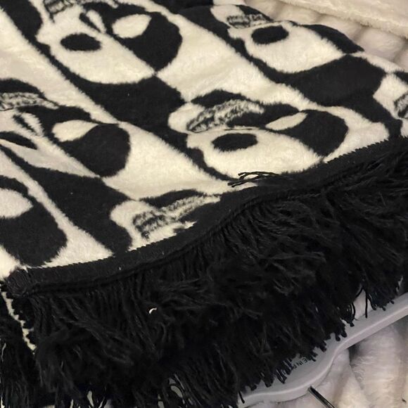 Docufil portugal blanket bedding skull skeleton black white  reverse color - Picture 3 of 9